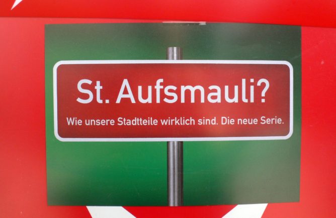 Plakat St. Aufsmauli, am Kiosk gesehen